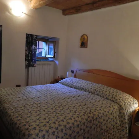 Antica Casa Nel Borgo Di Bracchio アパート